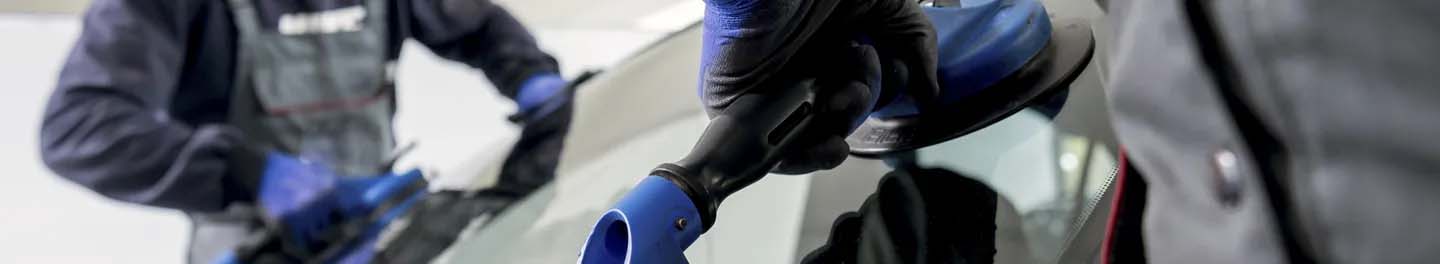 Replacing car windshield